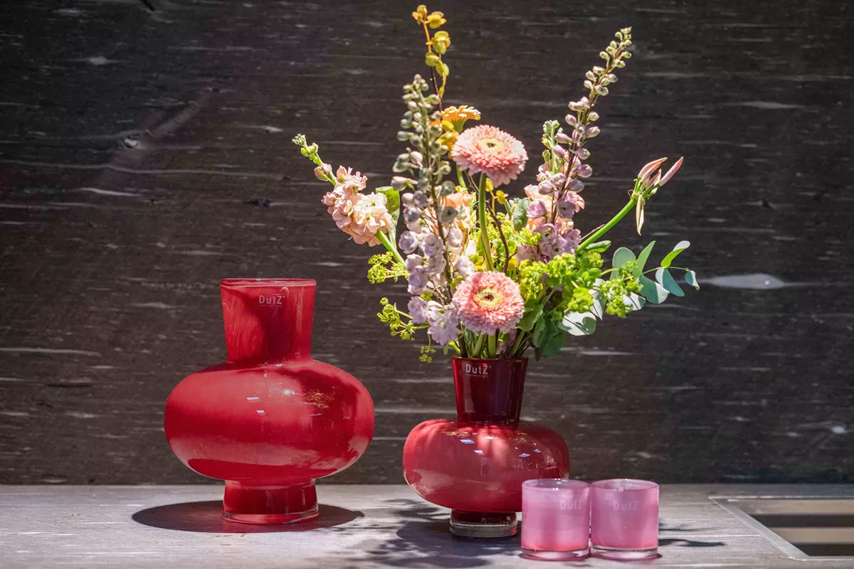 Vase MODEST - RASPBERRY Colour by DutZ - Lowlands Design