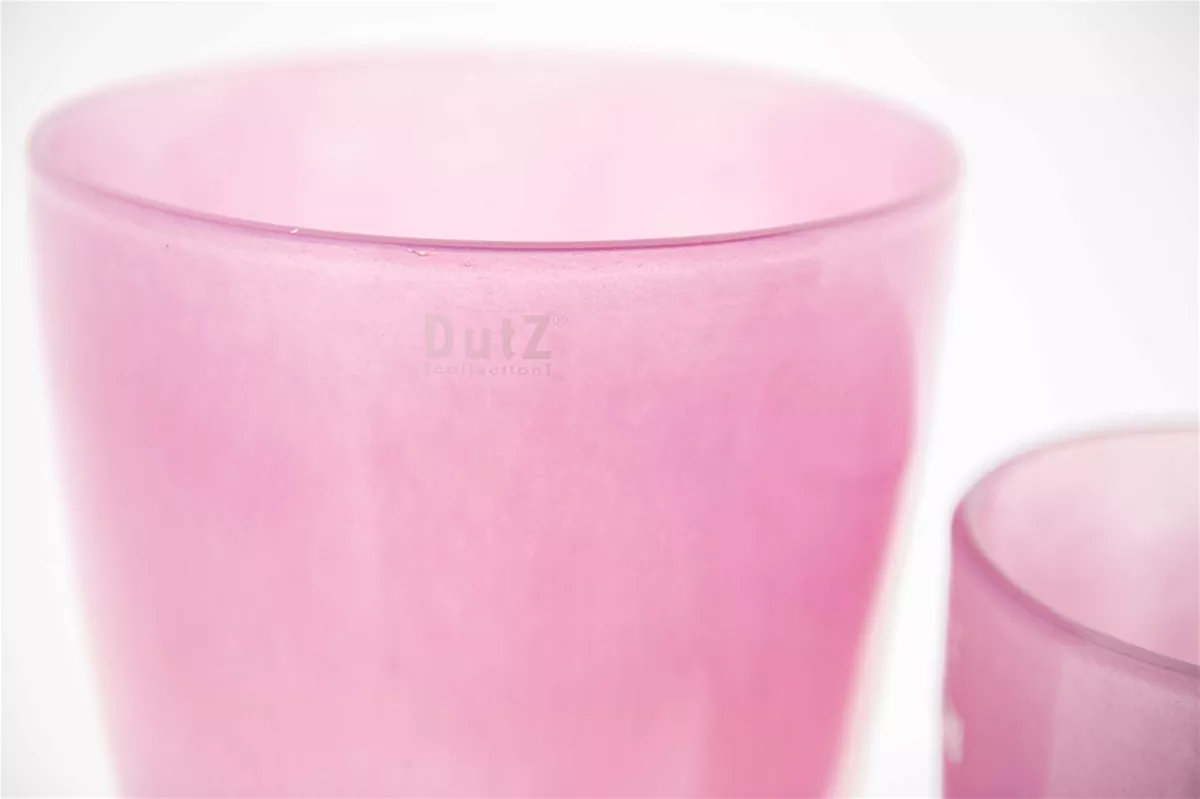 DutZ pink glass flowervase, 20cm, with a smooth finish for elegant floral displays