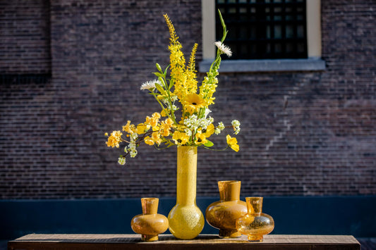 Glass Flowervase - Stylish Centrepiece with vibrant yellow flowers adding elegance to any room