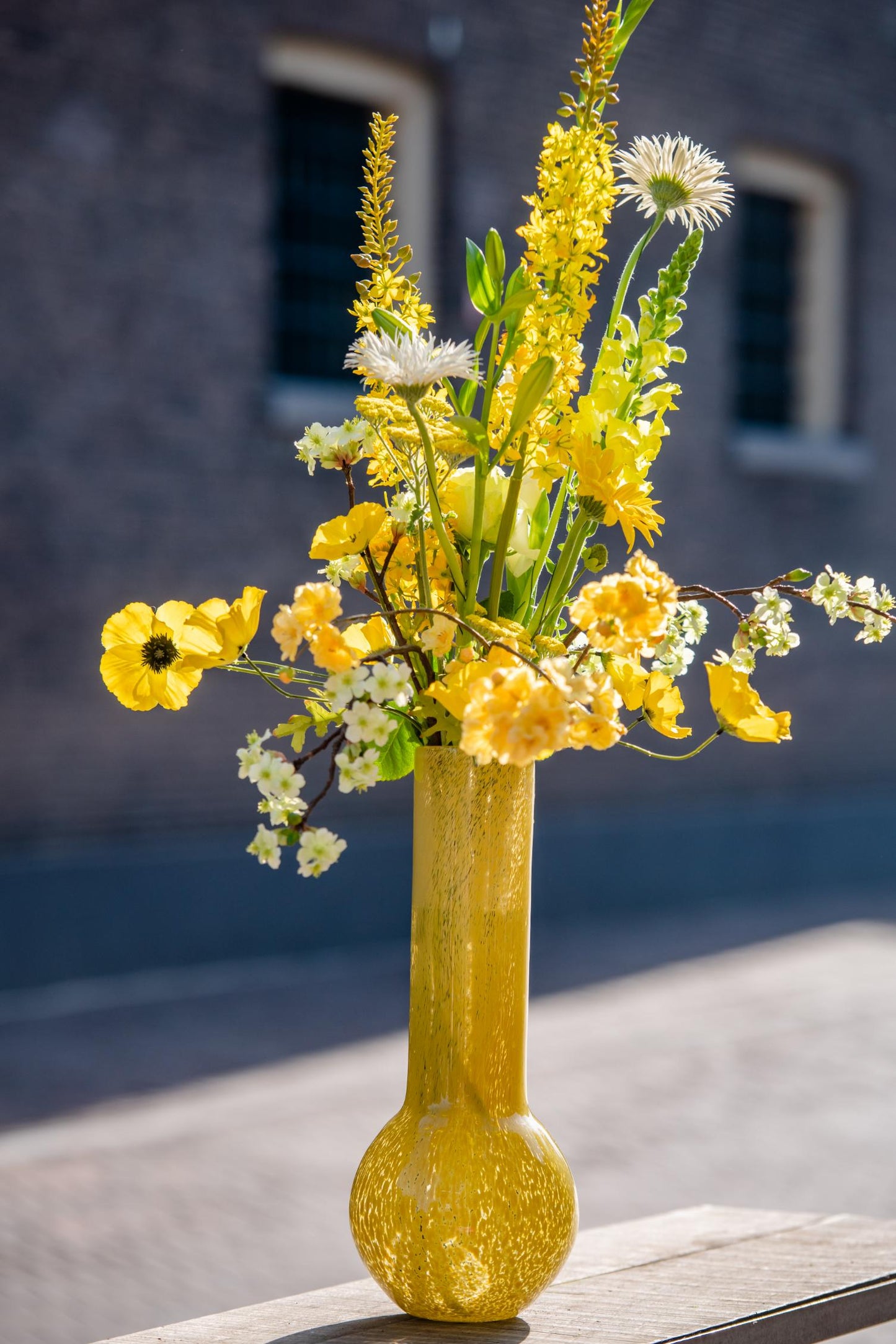 Glass Flowervase - Stylish Centrepiece featuring vibrant yellow flowers in a unique design
