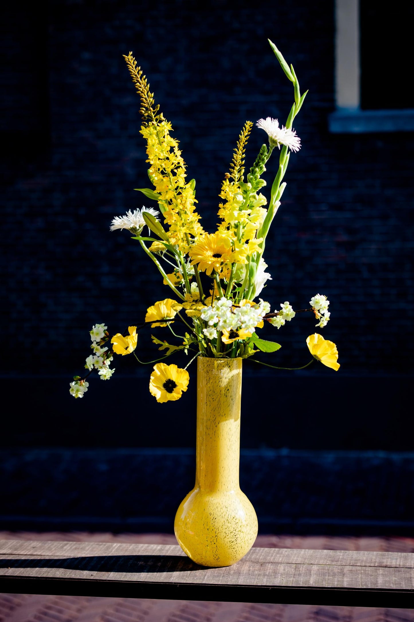 Lowlands Design Glass Flowervase - Stylish Centrepiece with Bright Yellow Flowers and Greenery