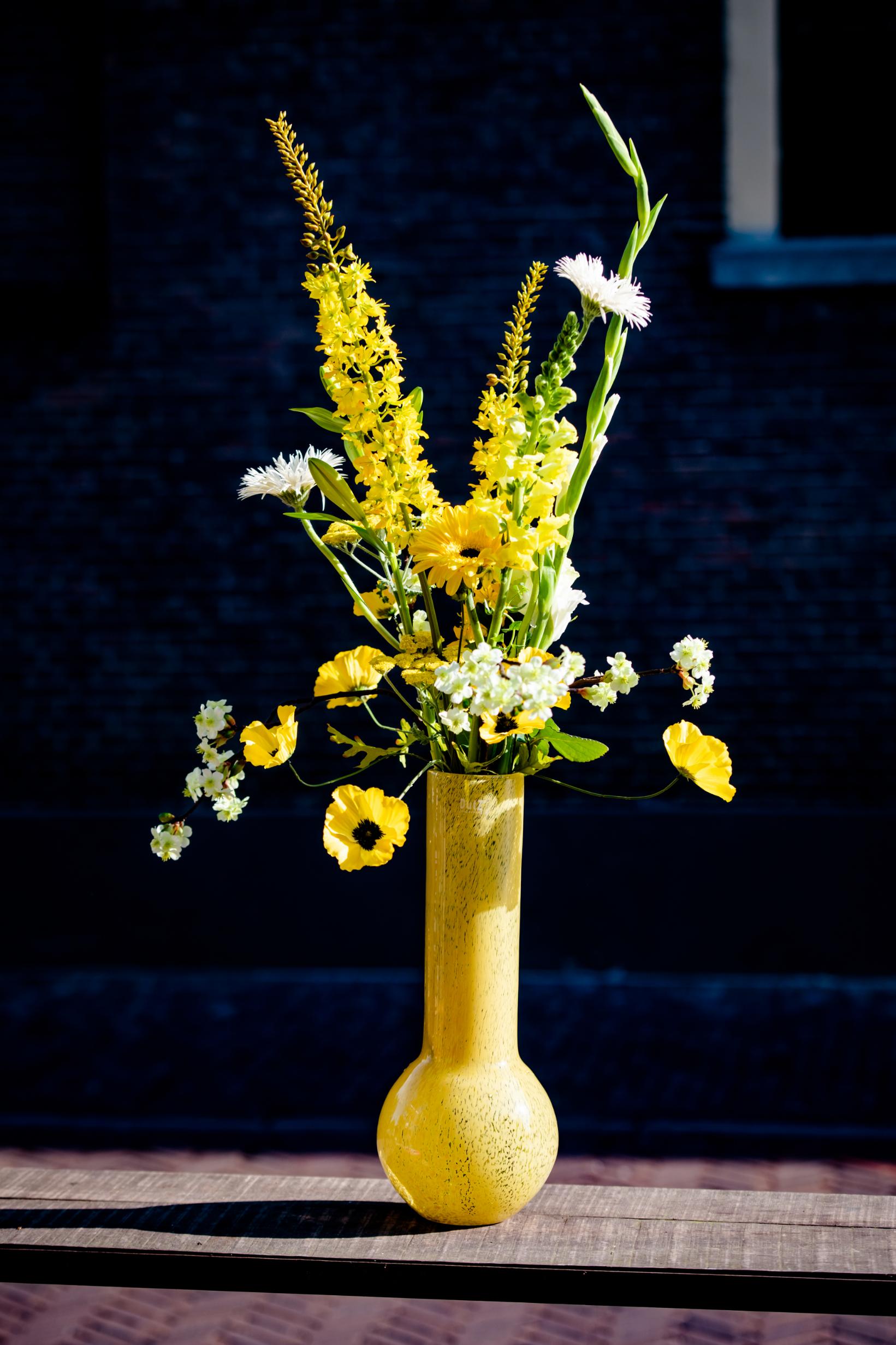 Lowlands Design Glass Flowervase - Stylish Centrepiece with Bright Yellow Flowers and Greenery