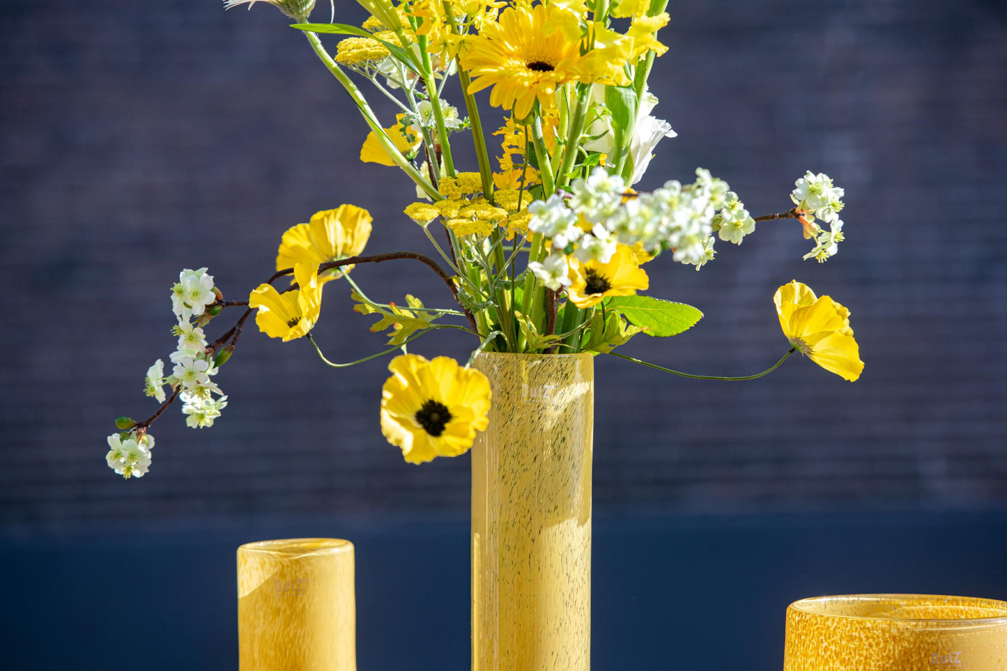 Lowlands Design Glass Flowervase - Stylish Centrepiece with Fresh Yellow Flowers