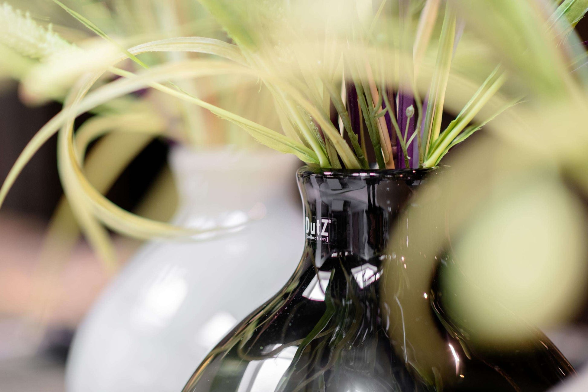 Elegant Lowlands Design glass lighgrey vase with decorative floral arrangement